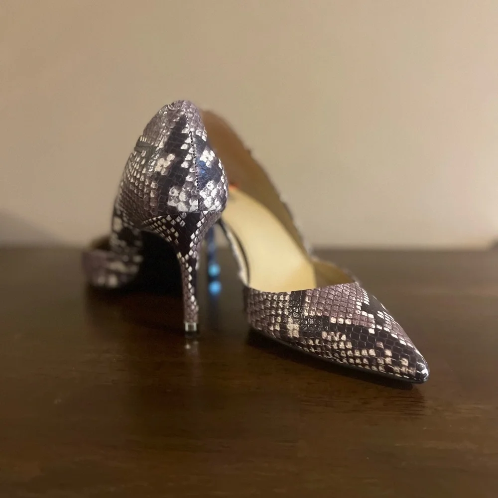 Michael Kors Brown and Black Heels with Sleek Design - Picture 3 of 4